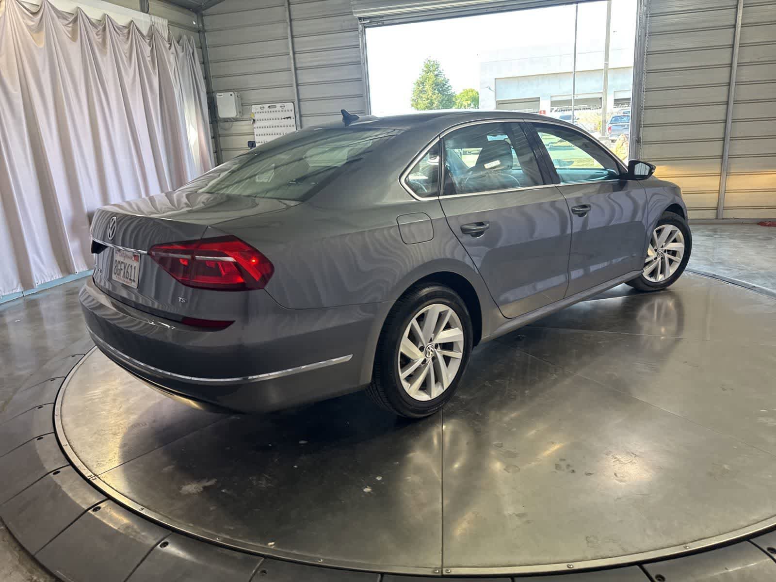 Used 2018 Volkswagen Passat 2.0T SE FWD image 4