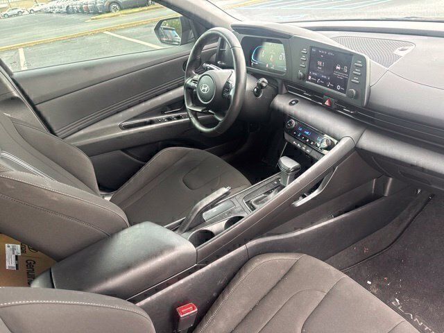 Used 2025 Hyundai Elantra Sport FWD image 25