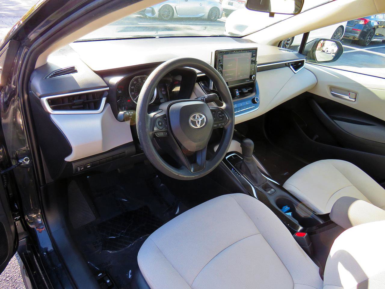 Used 2021 Toyota Corolla LE FWD image 12