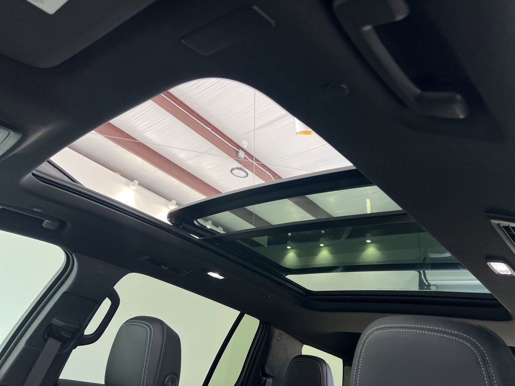 Used 2025 Chevrolet Traverse LT w/ Sun and Wheel Package FWD image 18