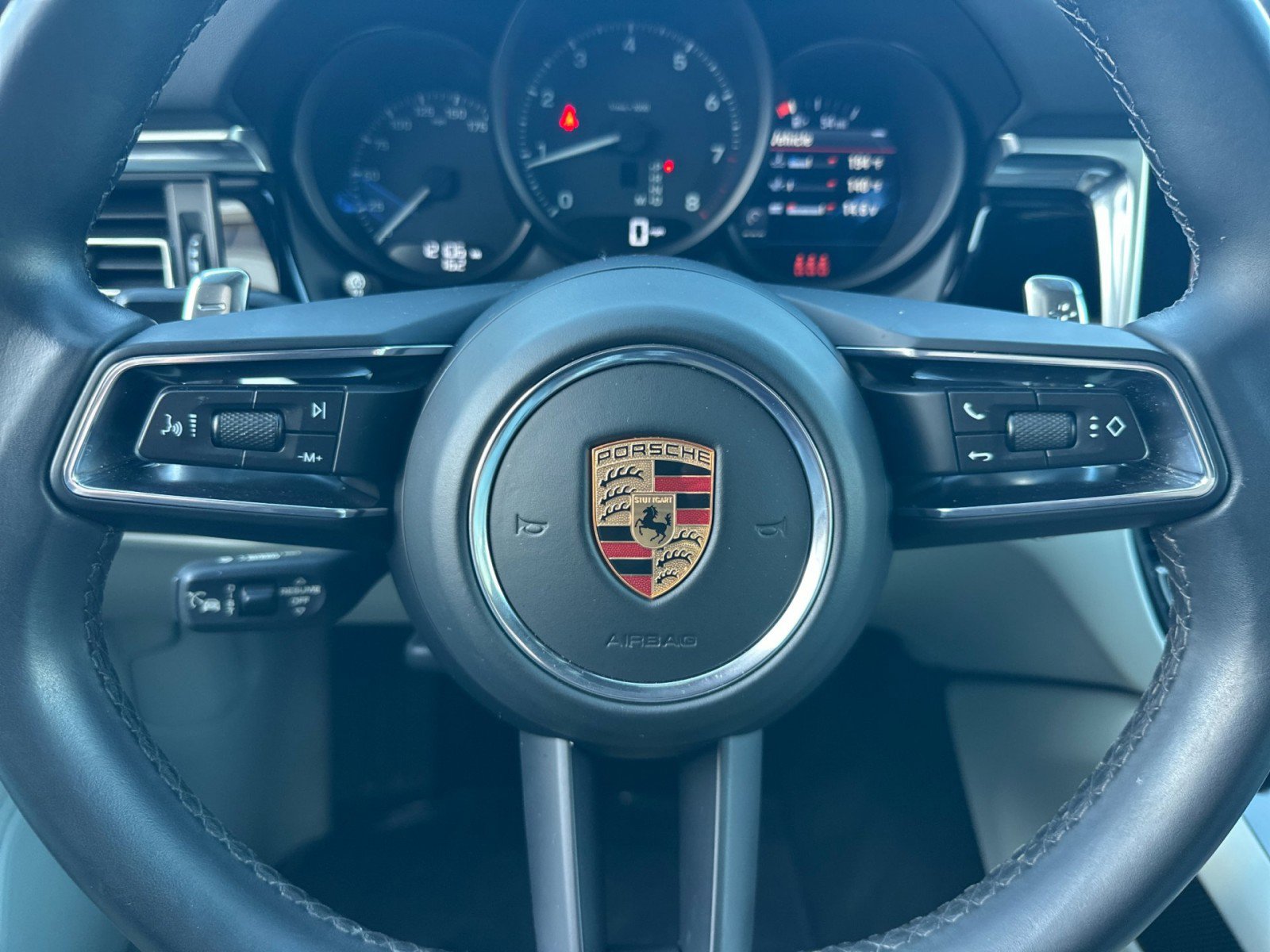 Certified 2023 Porsche Macan image 23