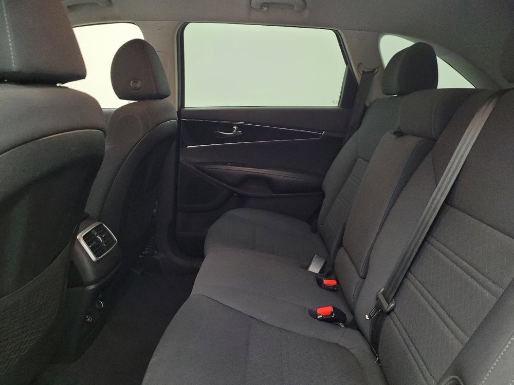 Used 2019 Kia Sorento FWD image 18