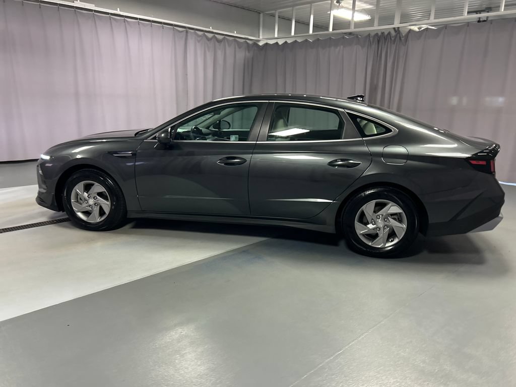 Used 2025 Hyundai Sonata SE FWD image 4