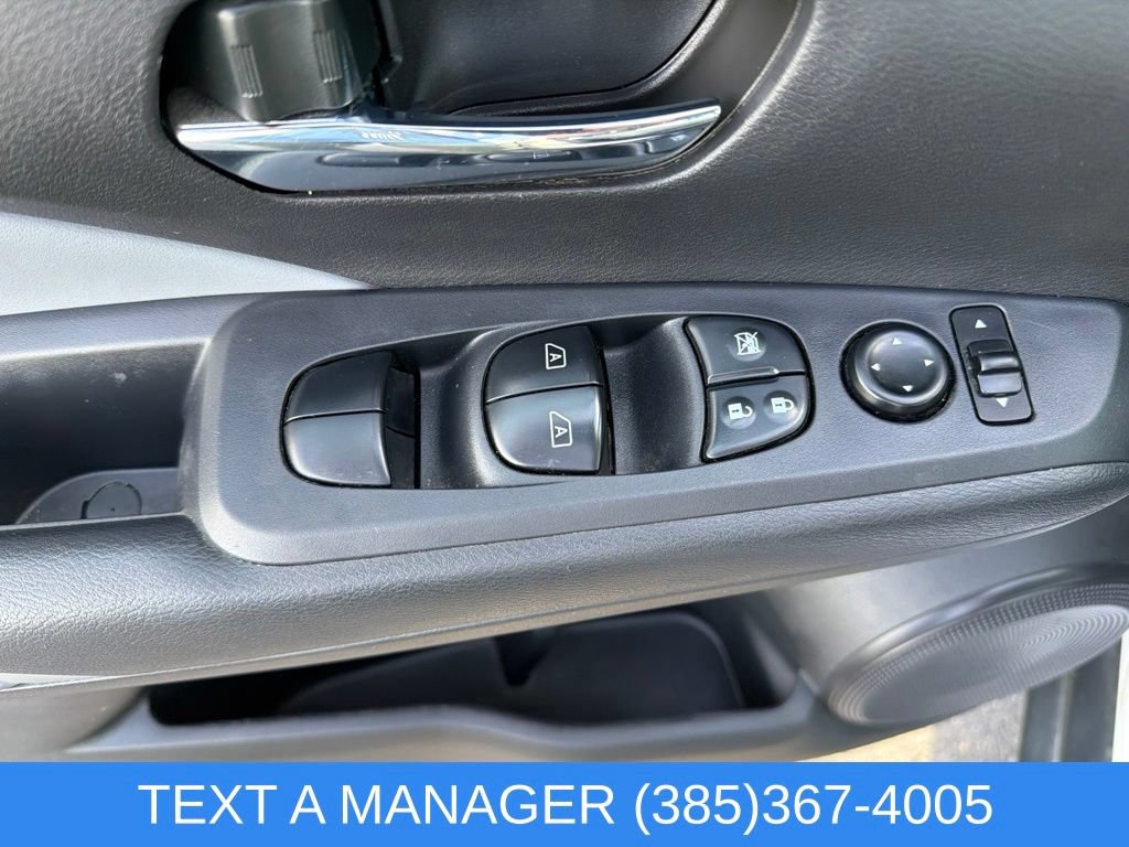 Used 2023 Nissan Kicks SR w/ SR Premium Package FWD image 14