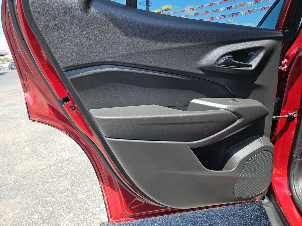 Used 2025 Chevrolet Trax LT w/ LT Convenience Package FWD image 18