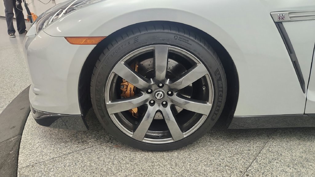 Used 2009 Nissan GT-R Premium AWD/4WD image 15