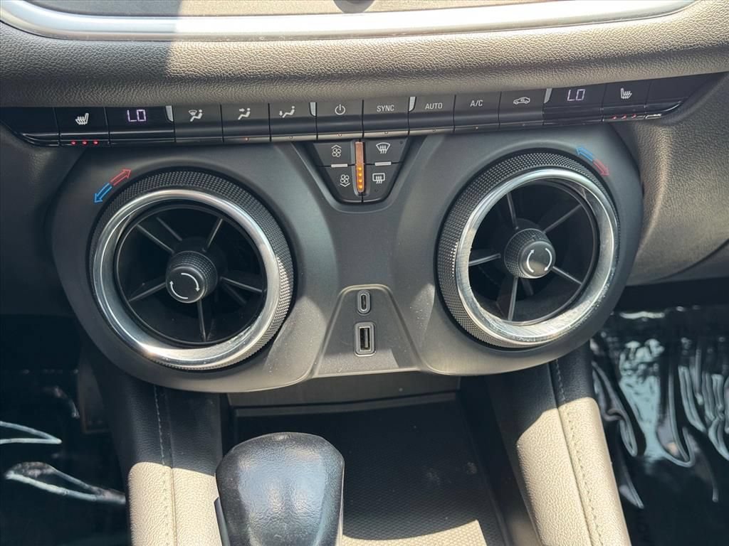 Used 2020 Chevrolet Blazer LT w/ Sound & Technology Package FWD image 22