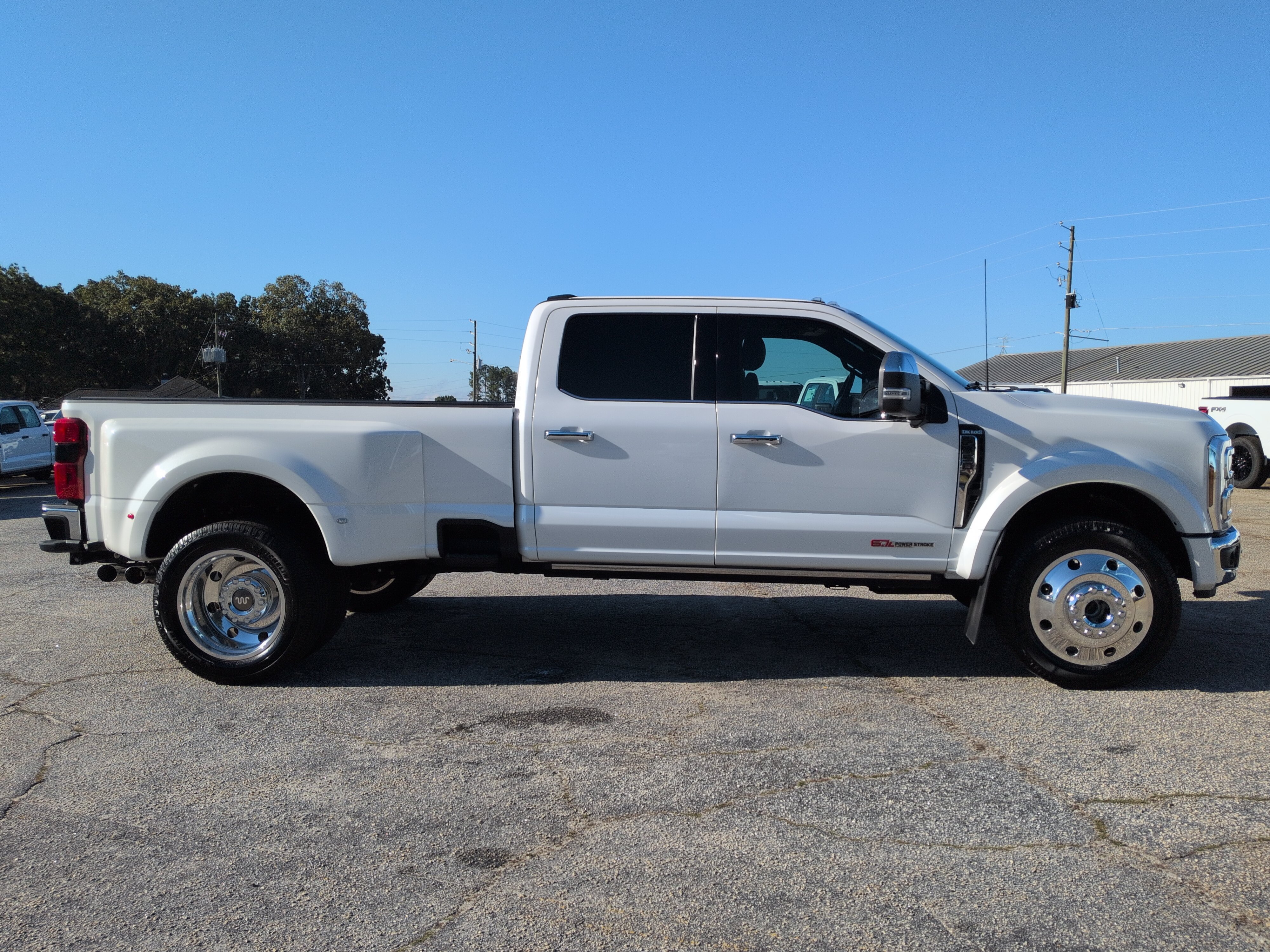 Used 2025 Ford F450 4x4 Crew Cab Super Duty image 2