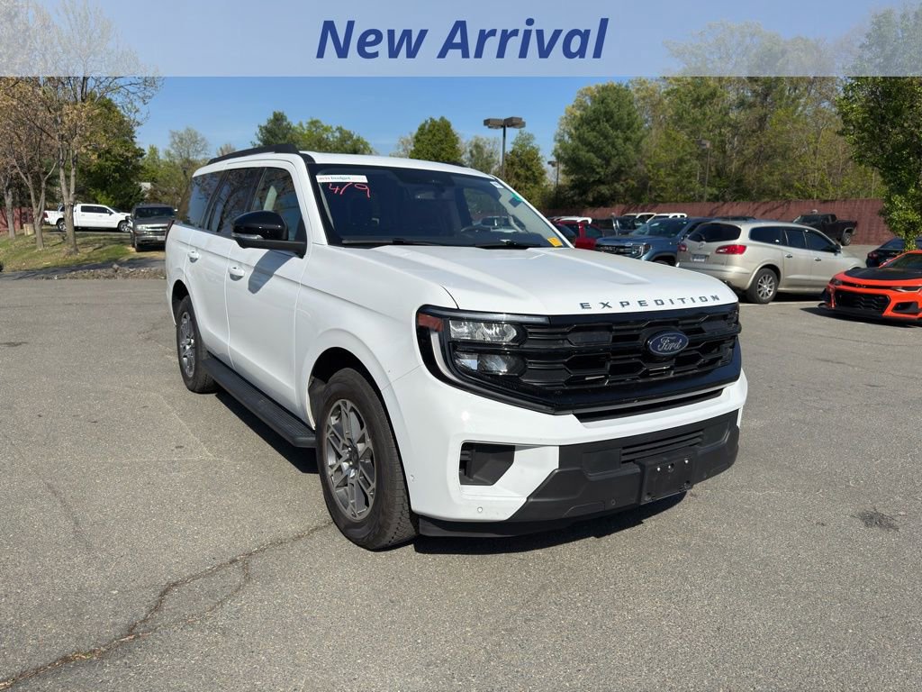 Used 2025 Ford Expedition Active image 2