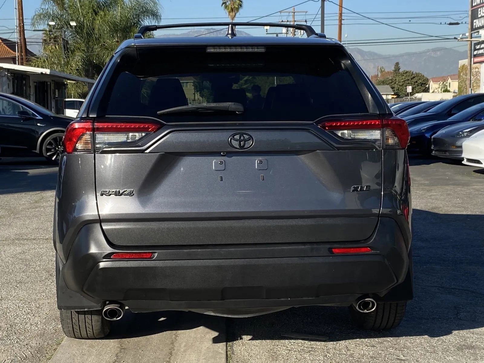 Used 2020 Toyota RAV4 XLE Premium image 3