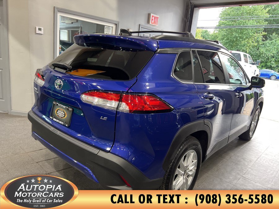 Used 2025 Toyota Corolla Cross LE w/ Moonroof Package FWD image 6