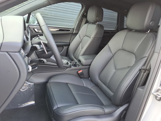 New 2026 Porsche Macan image 5