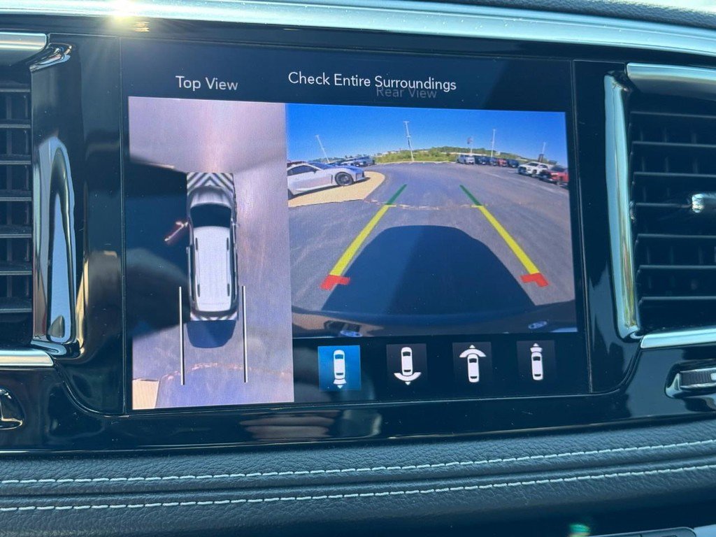 Used 2020 Chrysler Pacifica Limited w/ Advanced Safetytec Group FWD image 23