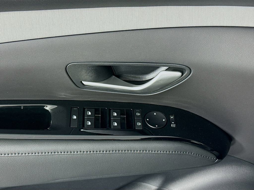 Certified 2025 Hyundai Santa Cruz SEL image 17