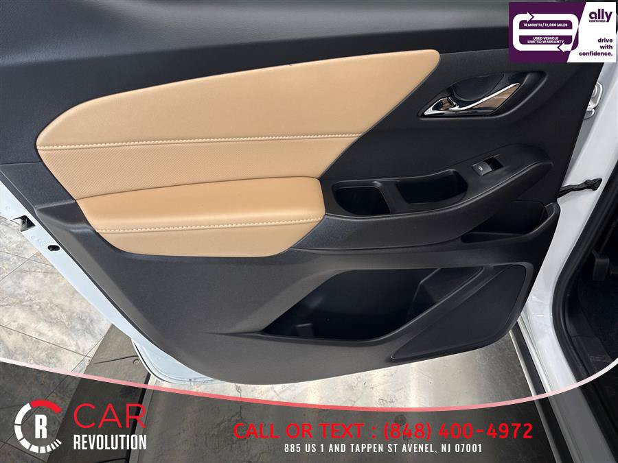 Used 2023 Chevrolet Traverse Premier FWD image 42