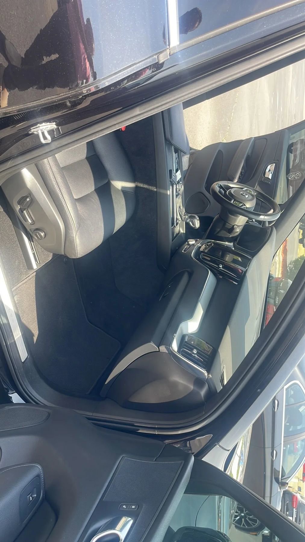 Used 2020 Volvo XC60 T5 Momentum FWD image 25
