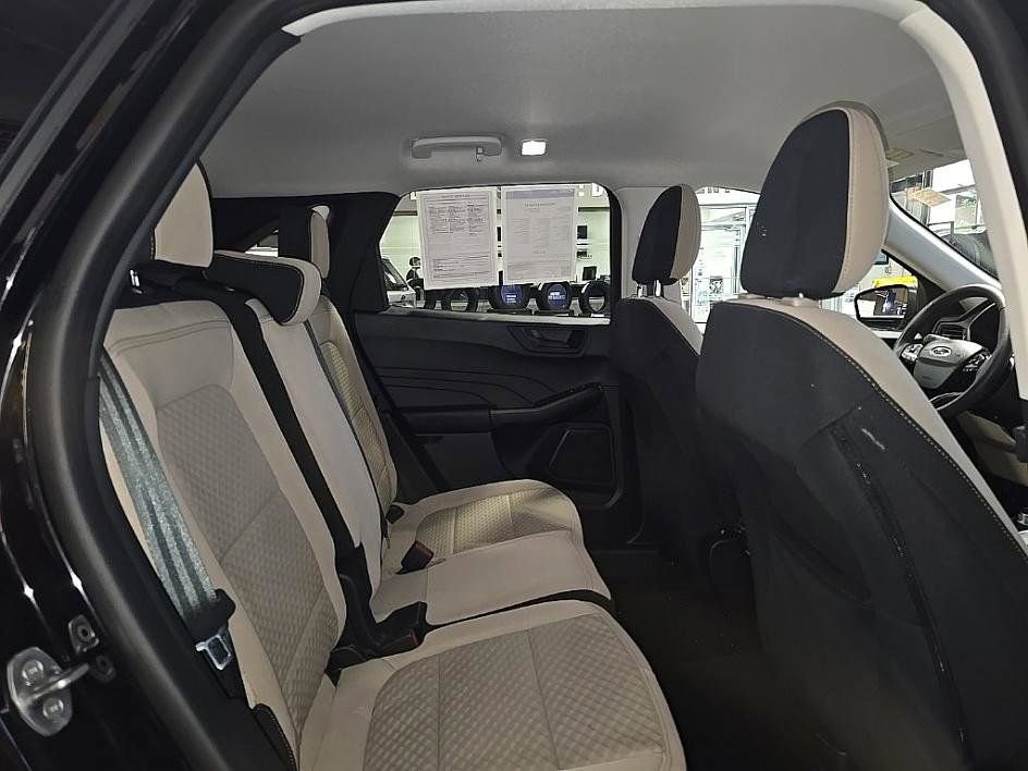 Used 2022 Ford Escape SE w/ Cold Weather Package image 32