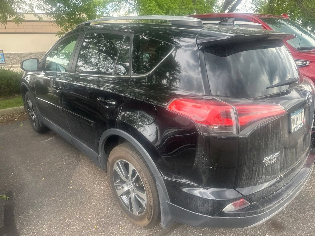 Used 2017 Toyota RAV4 XLE AWD/4WD image 8