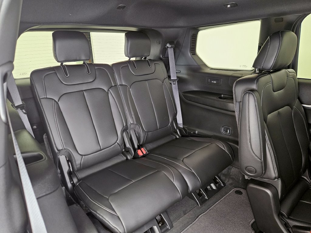 New 2026 Jeep Grand Cherokee L Limited AWD/4WD image 9