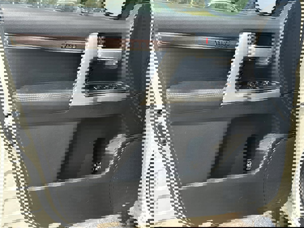 Used 2018 Toyota Land Cruiser image 15