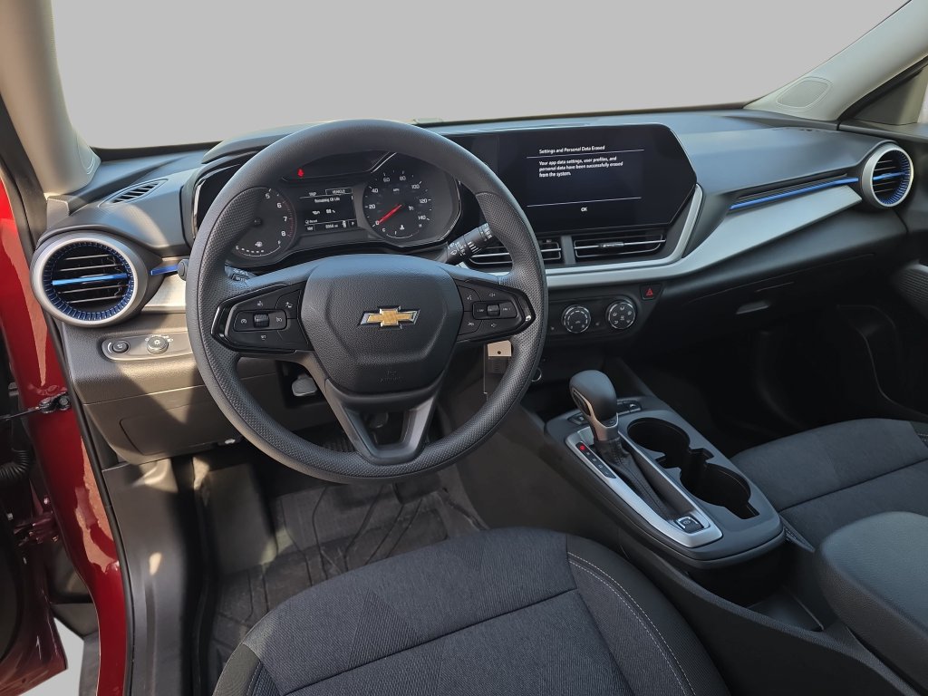Used 2024 Chevrolet Trax LS w/ LS Convenience Package FWD image 17
