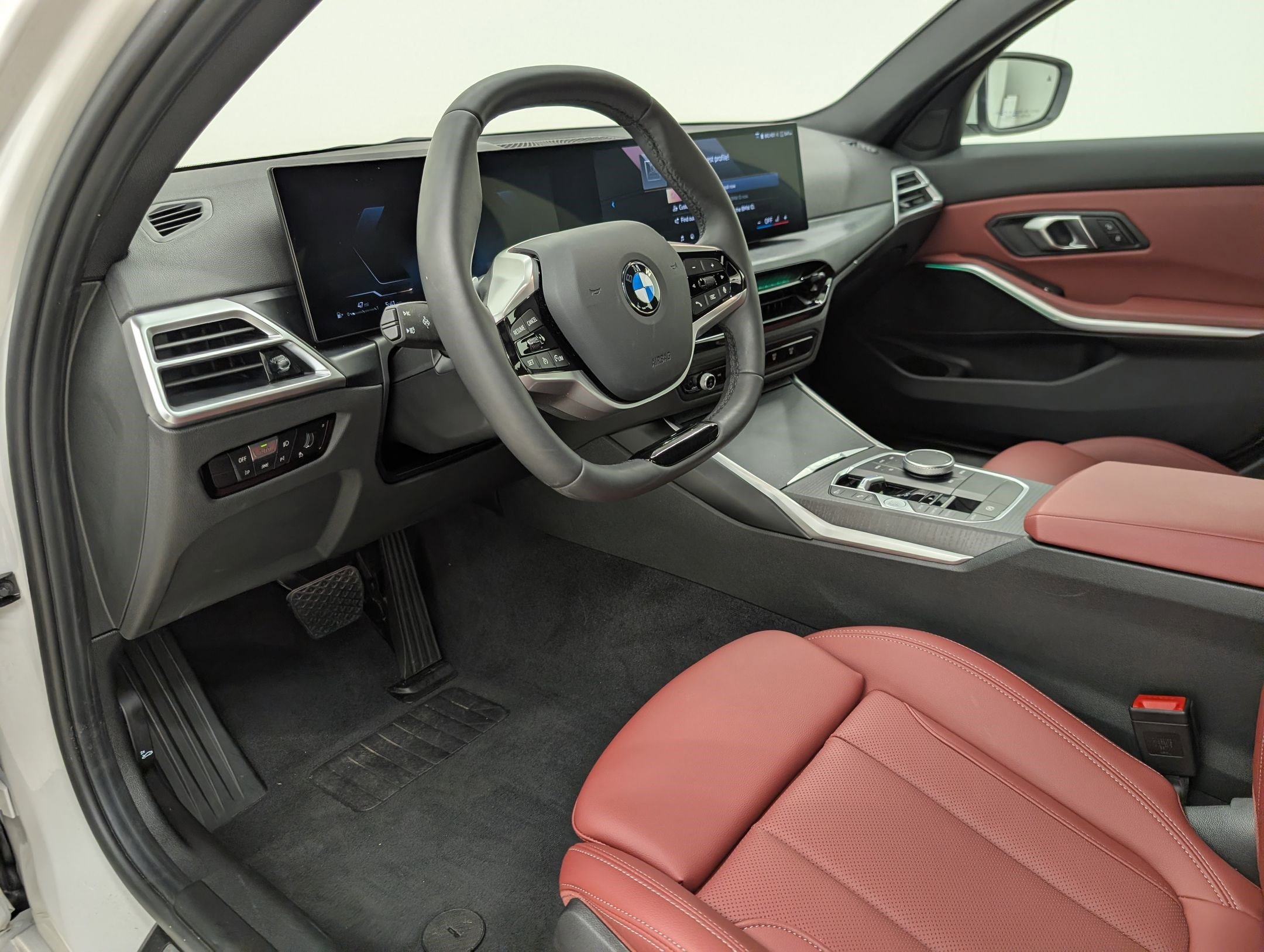New 2025 BMW 330i Sedan w/ Convenience Package image 4