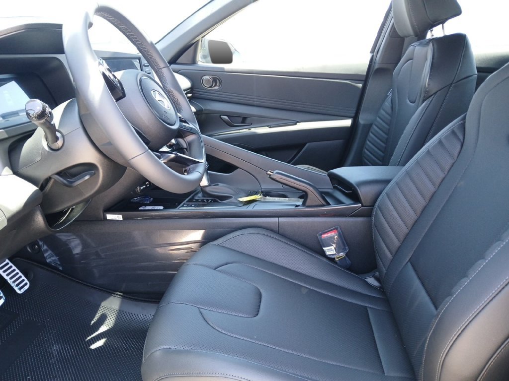 New 2026 Hyundai Elantra SEL Sport FWD image 9