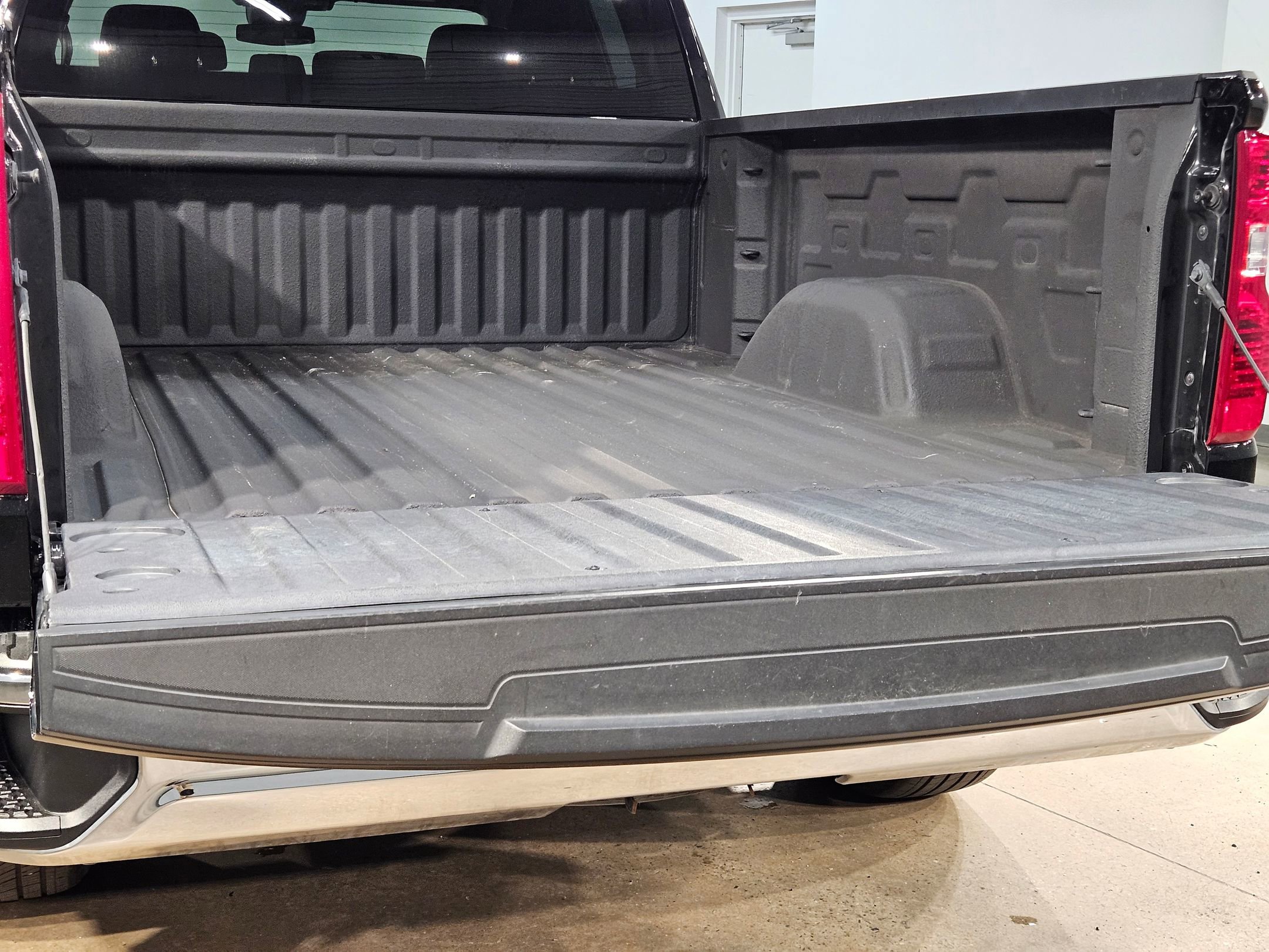 Used 2024 Chevrolet Silverado 1500 LT image 18