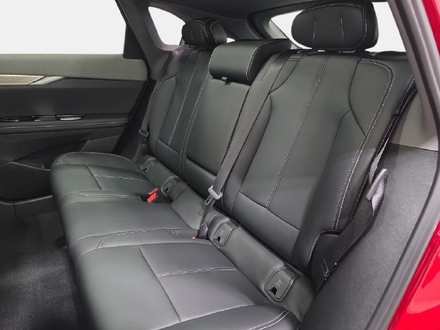 New 2027 Cadillac Optiq Luxury w/ LPO, Floor Liner Package AWD/4WD image 11