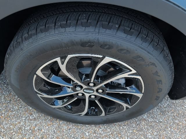 Used 2026 Lincoln Nautilus Premier AWD/4WD image 6