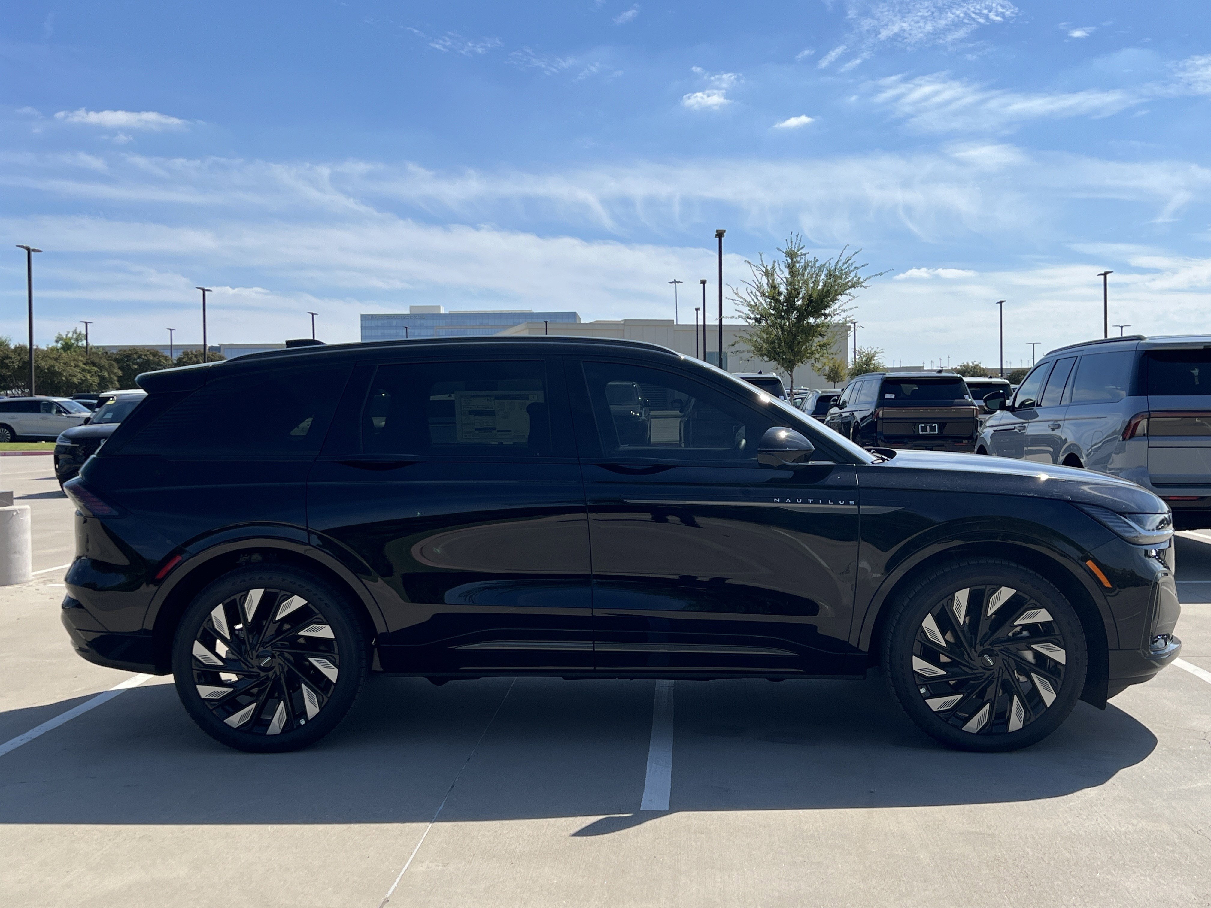 New 2025 Lincoln Nautilus Reserve w/ Jet Appearance Package image 10