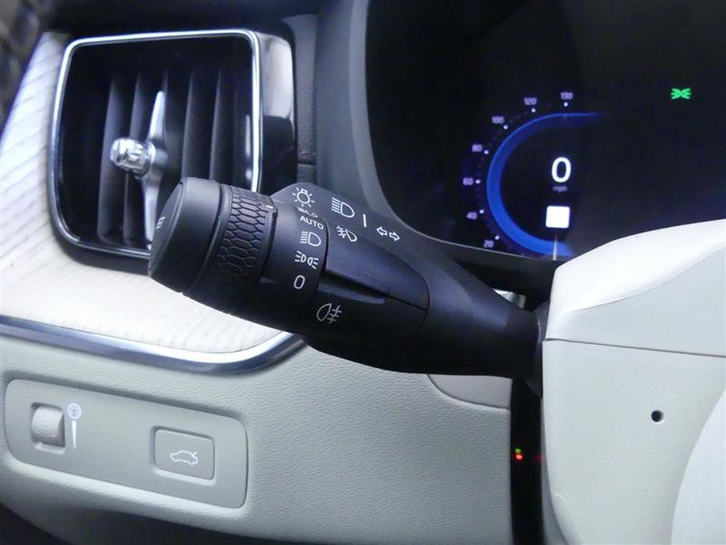 Used 2022 Volvo XC60 B6 Inscription w/ Climate Package image 19