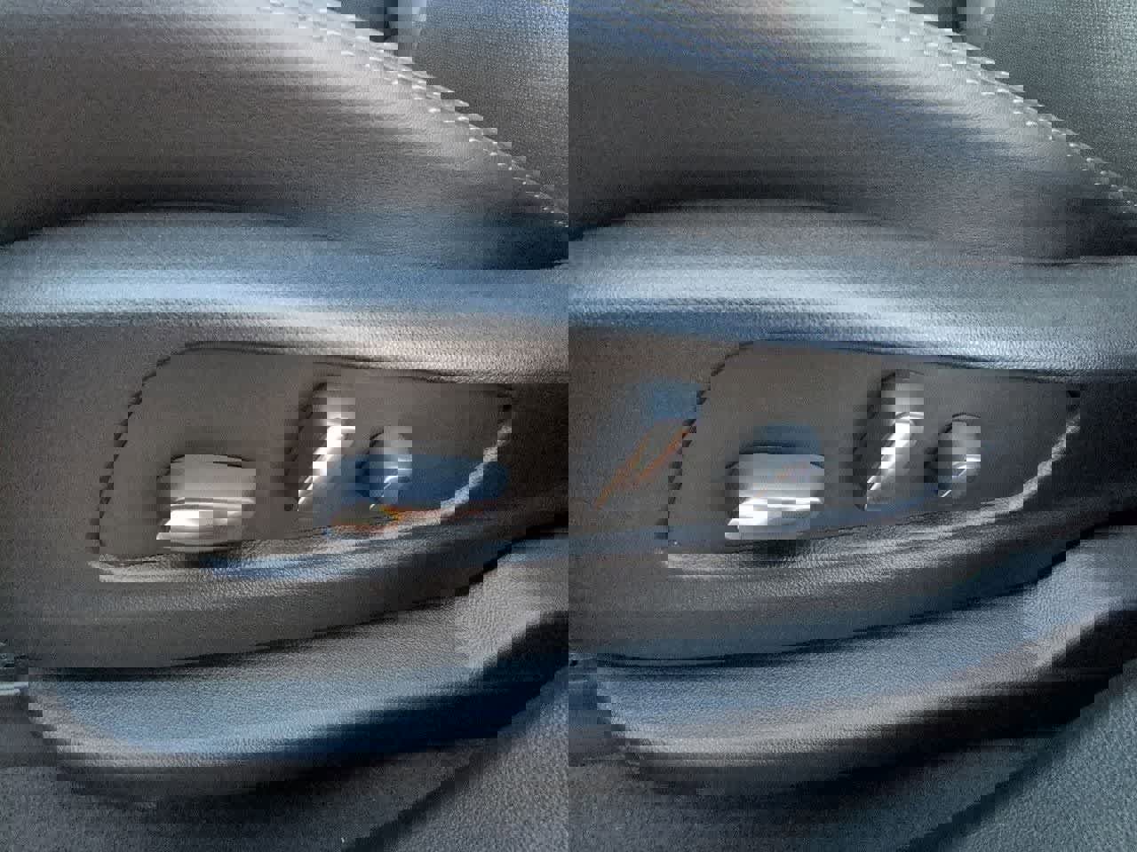 Used 2023 Cadillac XT5 Sportv w/ Technology Package image 17