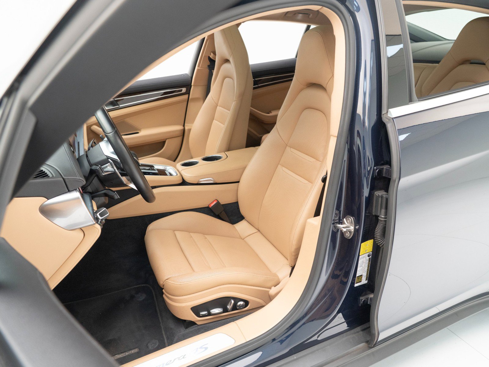 Certified 2018 Porsche Panamera 4S AWD/4WD image 5