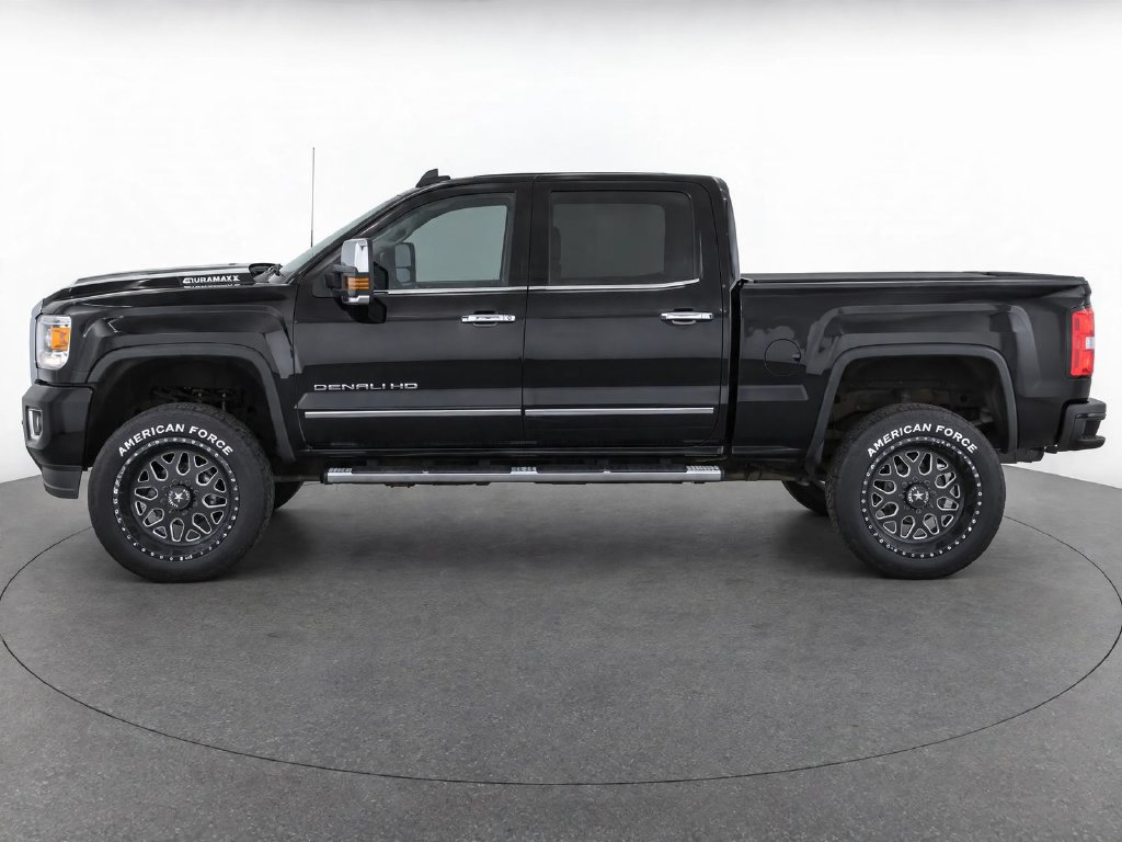 Used 2017 GMC Sierra 2500 Denali w/ Duramax Plus Package AWD/4WD image 7