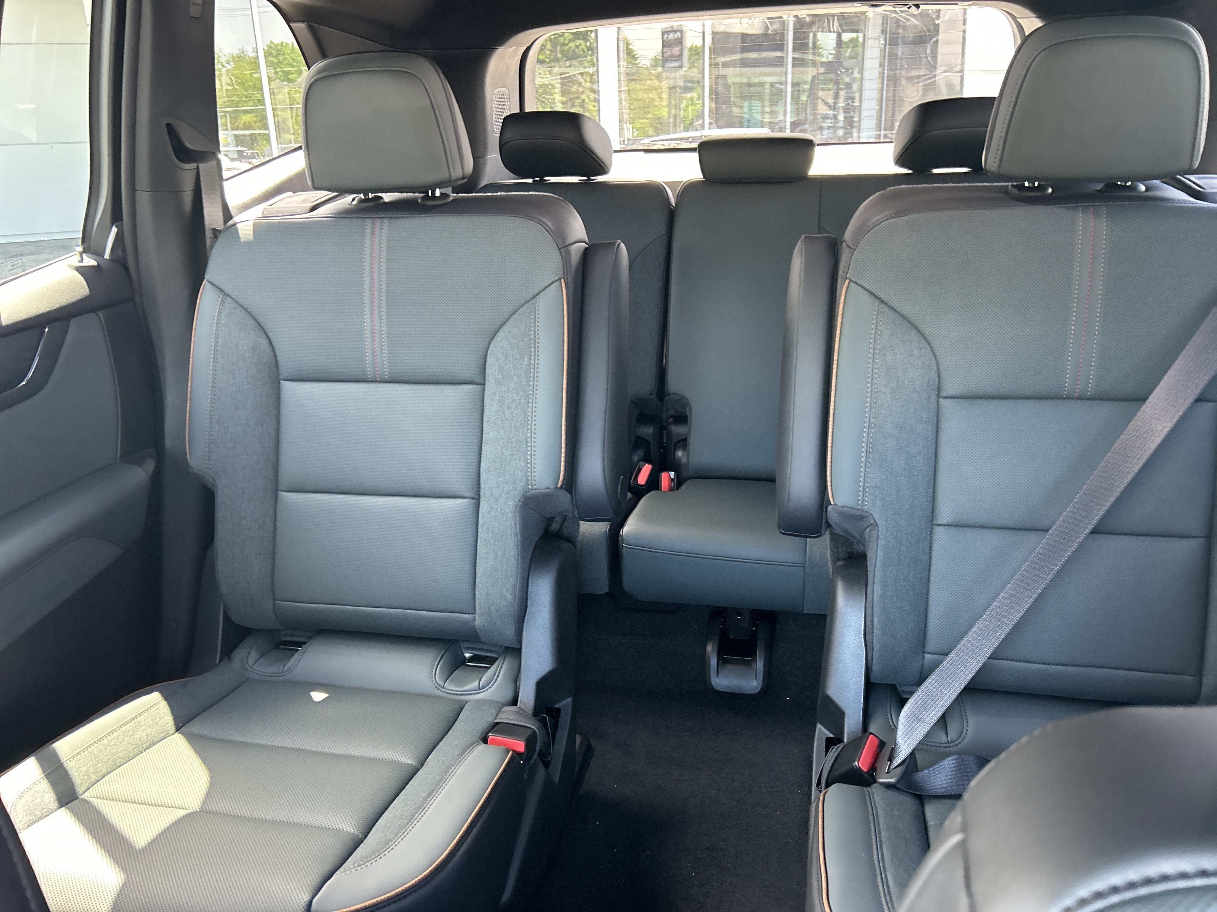 New 2026 GMC Acadia AT4 w/ Luxury Package AWD/4WD image 28