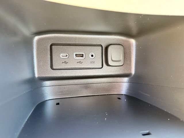 Used 2022 Chevrolet Equinox LS w/ LS Convenience Package FWD image 21