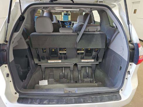 Used 2016 Toyota Sienna XLE Premium FWD image 7