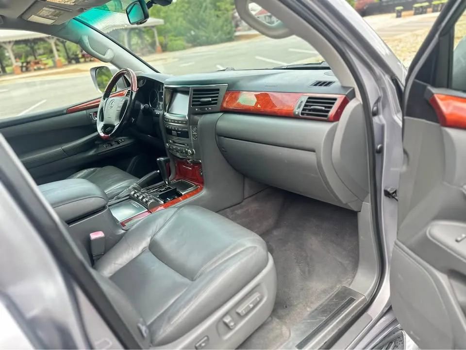 Used 2009 Lexus LX 570 4WD image 16