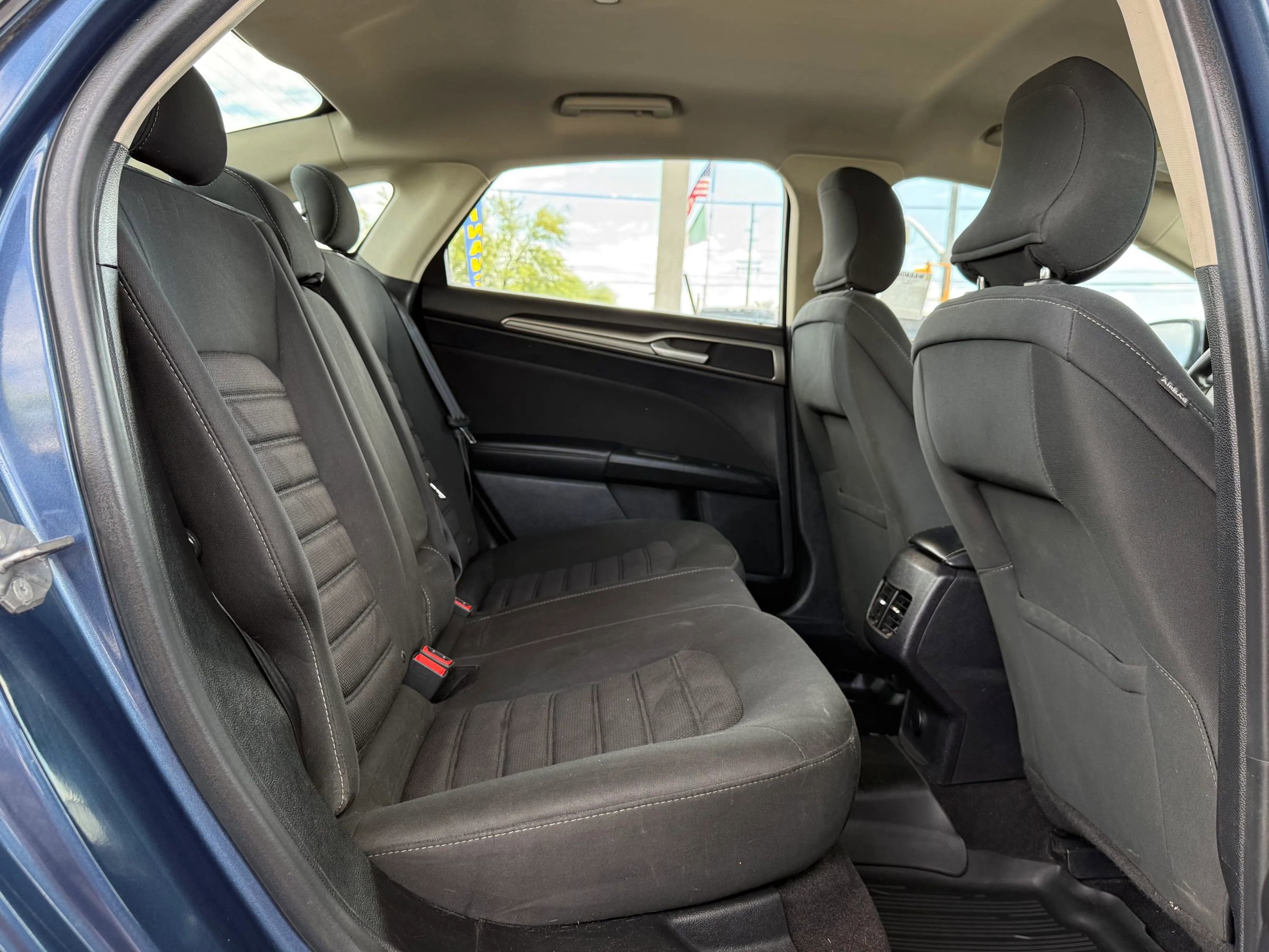 Used 2019 Ford Fusion SE image 18