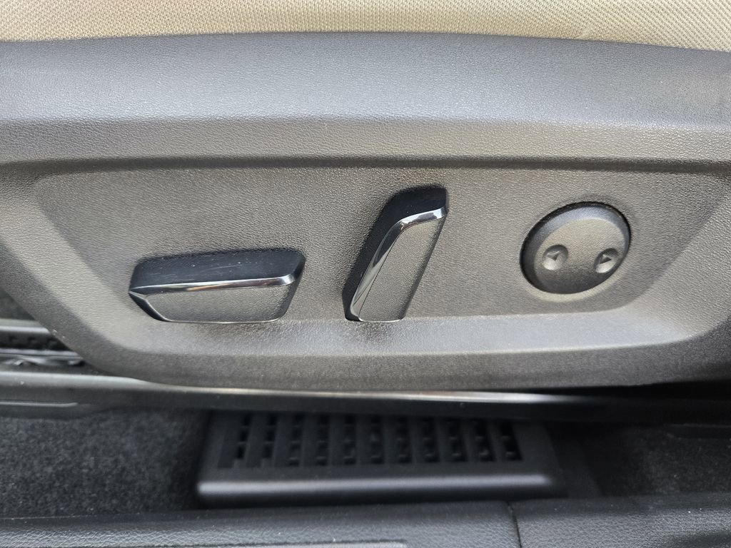 Used 2023 Nissan Rogue SV image 11