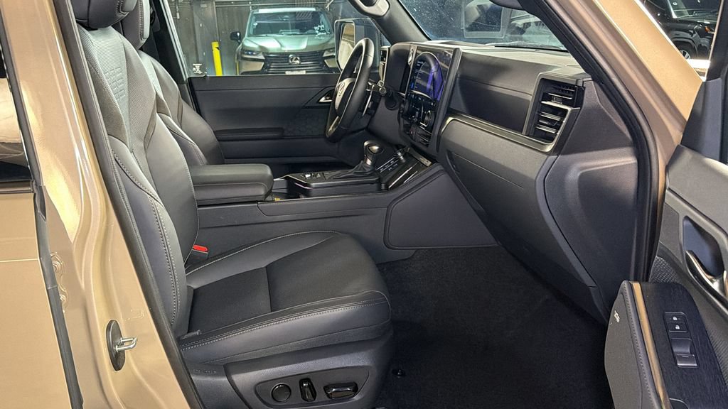 Used 2024 Lexus GX 550 AWD/4WD image 10