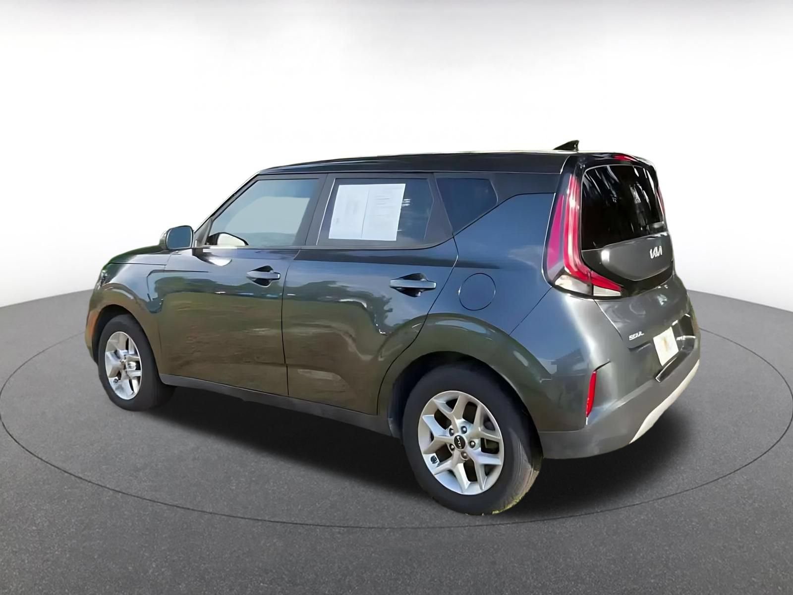 Used 2025 Kia Soul LX w/ LX Technology Package FWD image 9