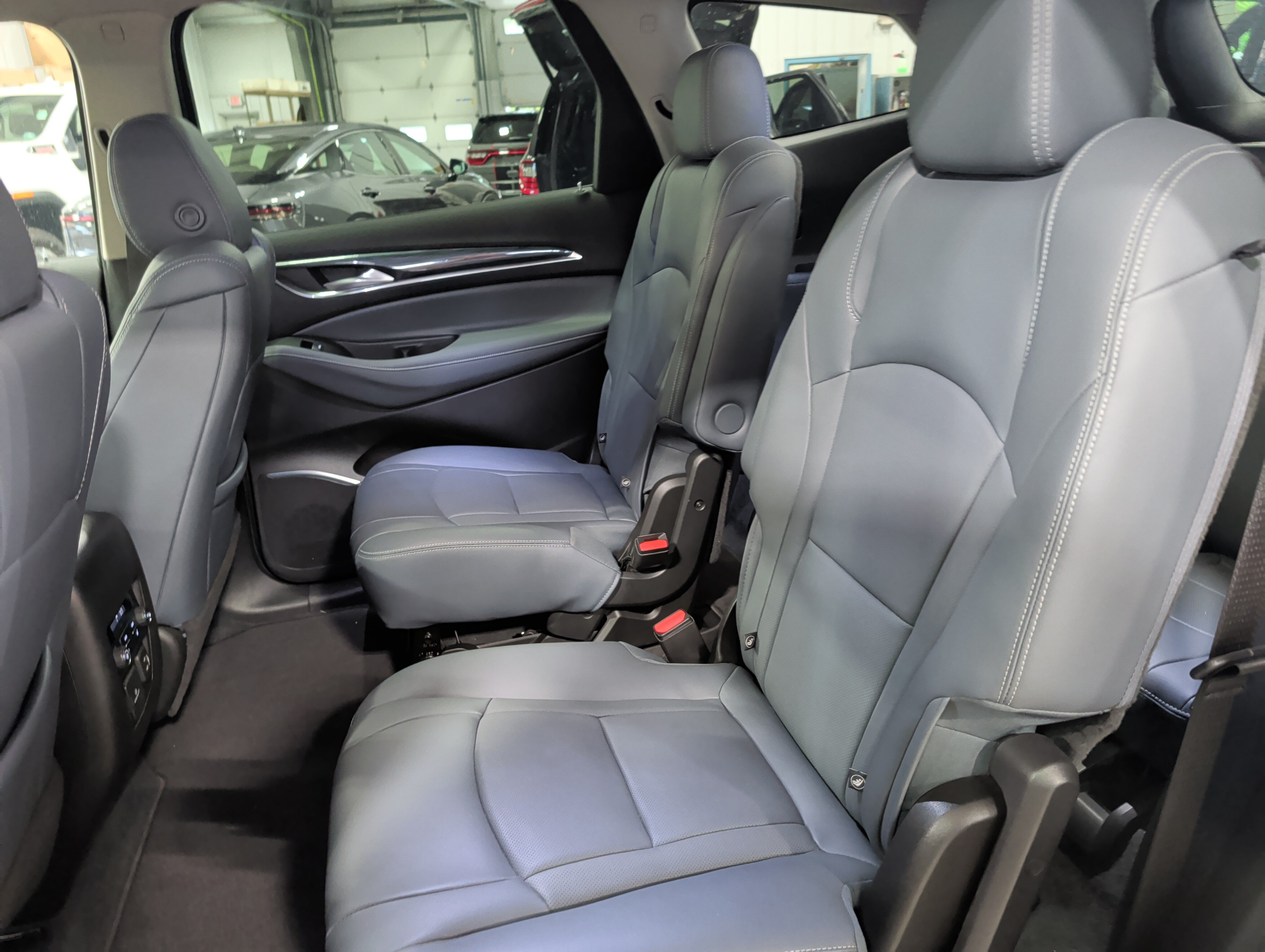 Used 2020 Buick Enclave Premium w/ Sun and Sites Package AWD/4WD image 8