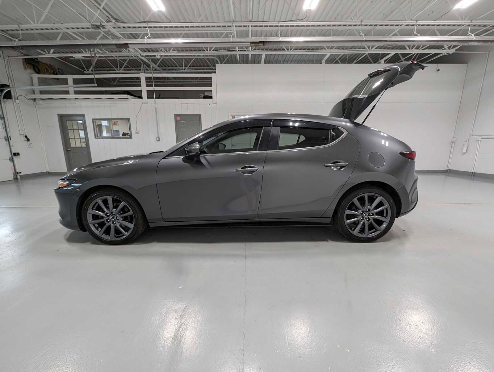 Used 2020 MAZDA MAZDA3 AWD Hatchback image 12