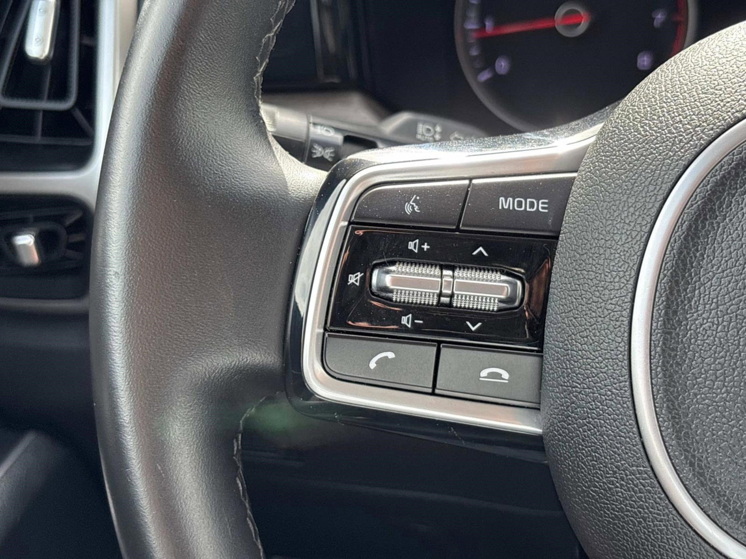 Used 2022 Kia Sorento EX w/ Panoramic Sunroof Package image 29