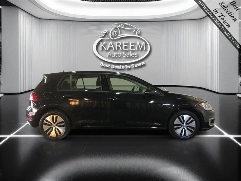 Used 2017 Volkswagen e-Golf SE w/ DC Fast Charging Package image 4