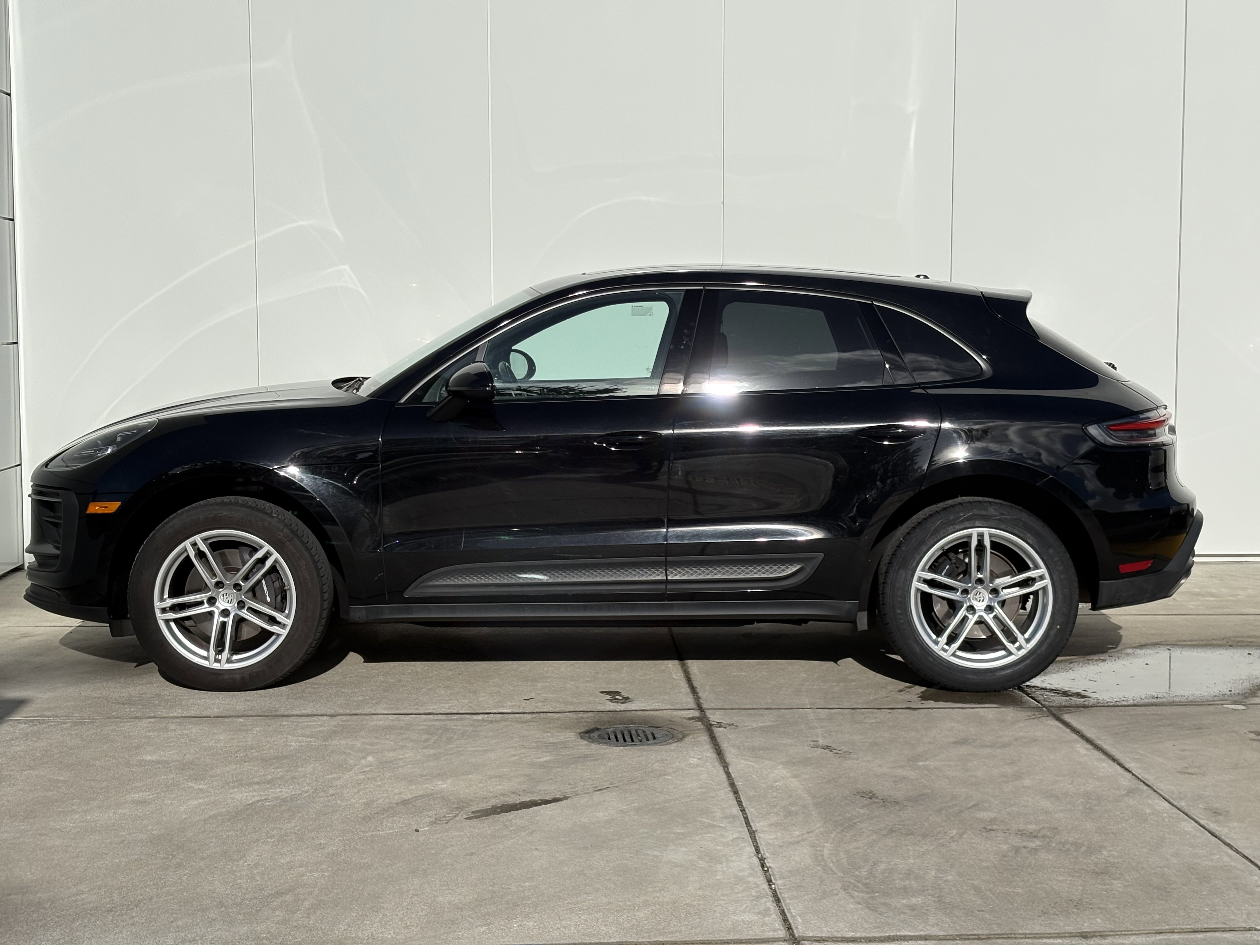 Used 2024 Porsche Macan image 4
