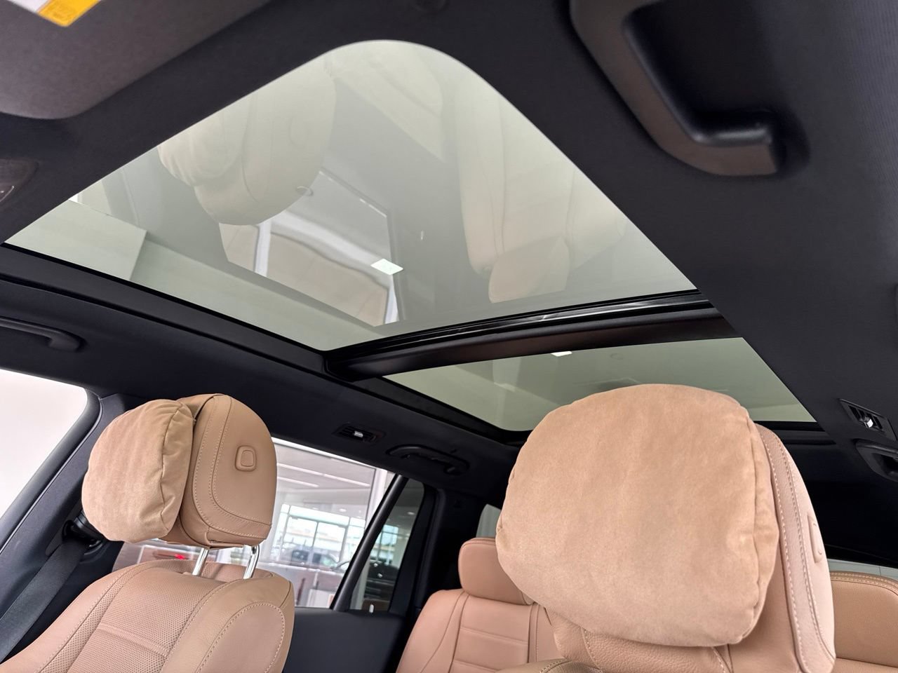 Used 2025 Mercedes-Benz GLS 450 4MATIC image 18