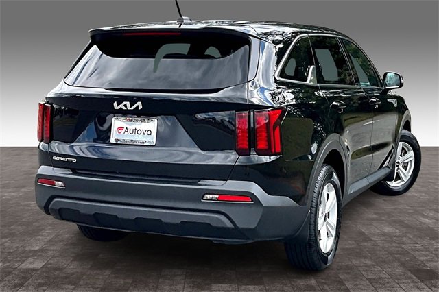 Used 2023 Kia Sorento LX image 6